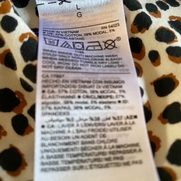 Old Navy Slim Fit Chetah T-shirt - Picture 2 of 4